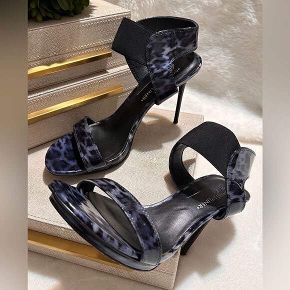 Donald Pliner Patent Leather
Electric Ankle Cuff Sandal/Heel Shoe
Stiletto sz:8M - Picture 3 of 14